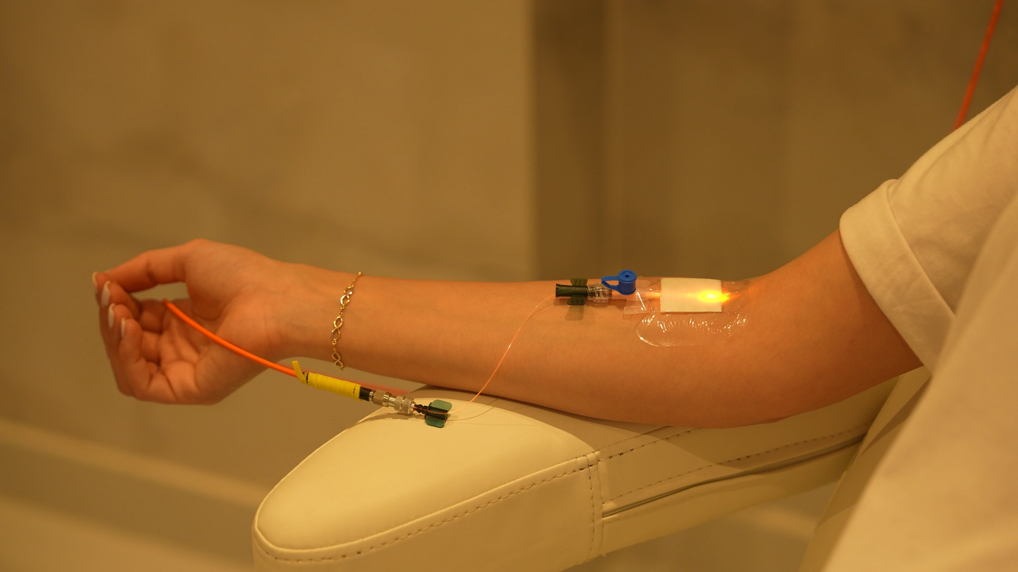 IV-LASER-yellow